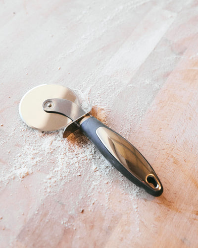 Elegant Stainless Steel Wheel Pizza Cutter - SIMPEL - sourdough & coffee